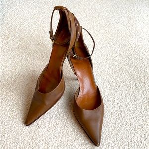 Gucci high heels with gold hardware details